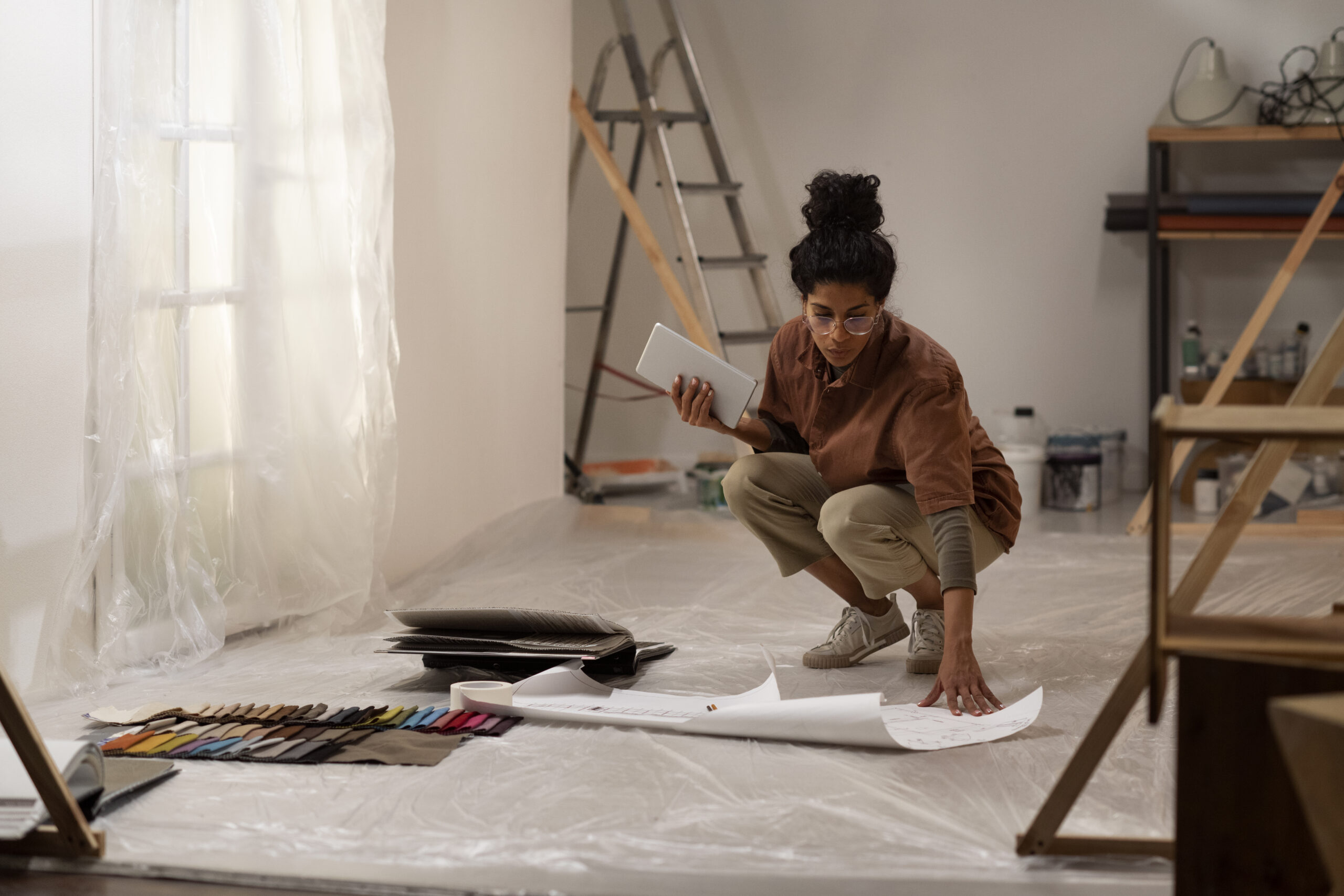 set-designer-work-indoors